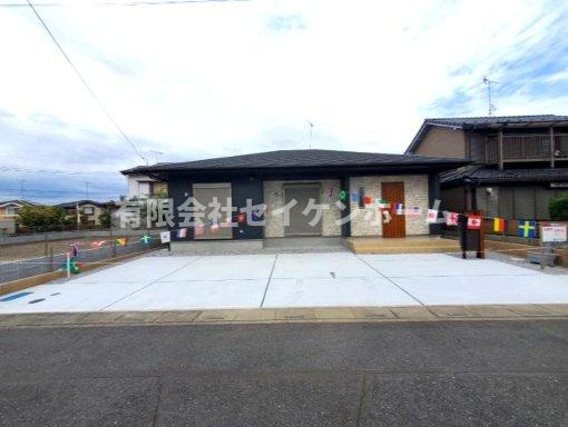 深谷市緑ヶ丘　人気の平屋建　駅徒歩11分の前面道路含む現地写真