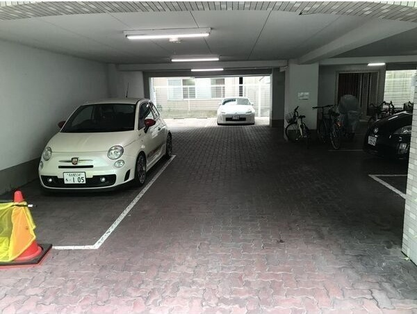 M's Global Port Ⅱの駐車場