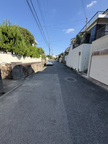 有野台4丁目上物付土地の前面道路含む現地写真