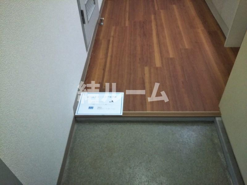 中野区新井４丁目の賃貸マンションの玄関