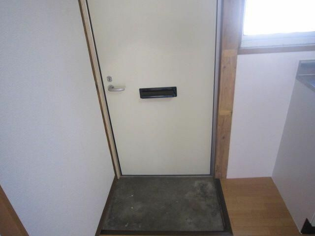 千和ハイツの玄関