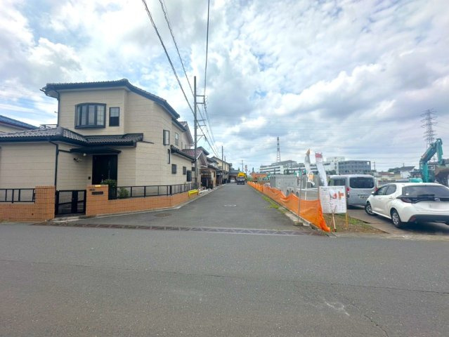川越市上野田町　売地の前面道路含む現地写真