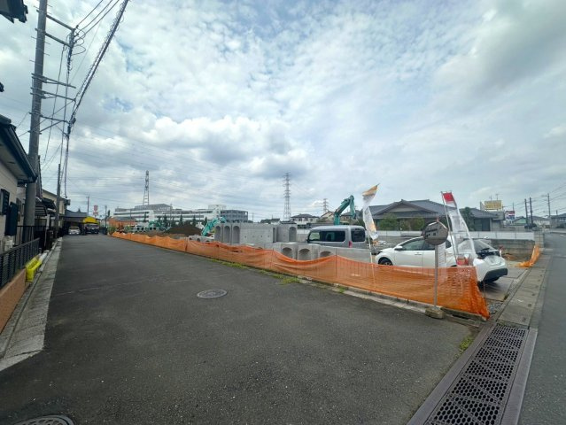 川越市上野田町　売地の前面道路含む現地写真