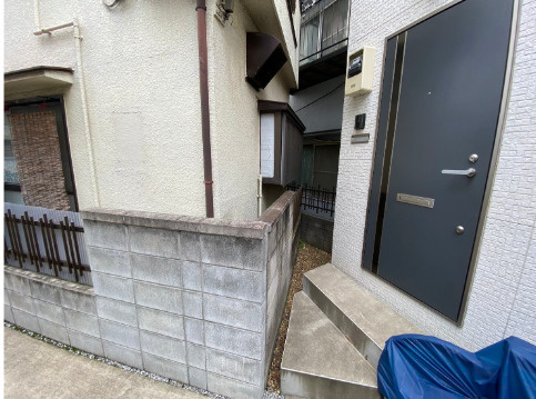 墨田区墨田３丁目のアパートの玄関