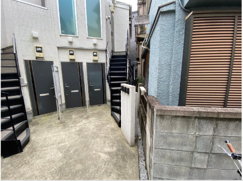 墨田区墨田３丁目のアパートのエントランス