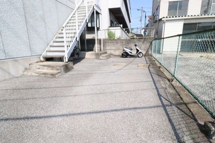 グランデュール八千代台の駐車場