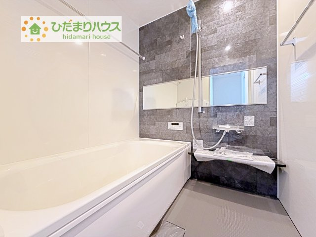 【浴室】 | 取手市井野8期　新築戸建　1号棟 | 何歳まで一緒に入ってくれるだろうか・・・。
広いお風呂は、お子様と一緒に入るバスタイムがより楽しくなります。