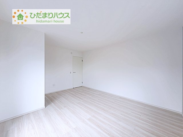 【寝室】 | 取手市井野8期　新築戸建　1号棟 | 広めの主寝室は、ベッドの他にもパソコンデスクやドレッサーなども置けちゃいます(*^-^*)
