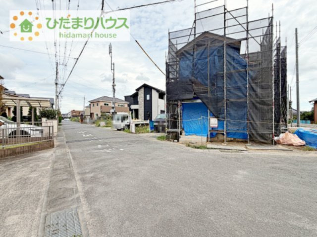 【前面道路含む現地写真】 | 取手市井野8期　新築戸建　1号棟 | ショッピング施設が充実した利便性のよい立地です♪