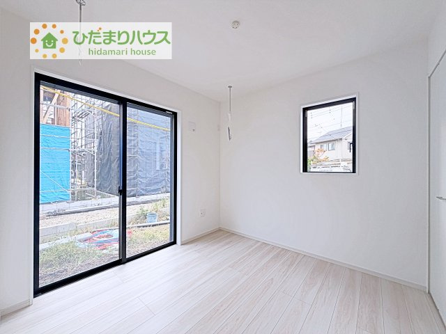【洋室】 | 取手市井野8期　新築戸建　1号棟 | リビング横には、お子様の遊び場にもなる洋室が隣接。