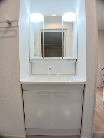 カーサ　ノービレの洗面所|明るい洗面所です