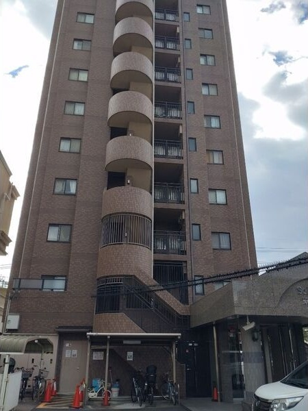 シュロス東白壁の外観