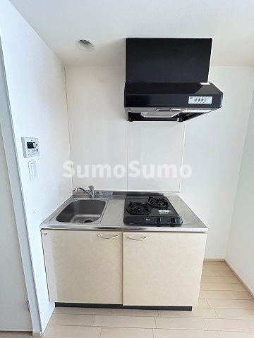 エヴァステージ梅田WESTのキッチン|コンパクトなキッチンで掃除もラクラク