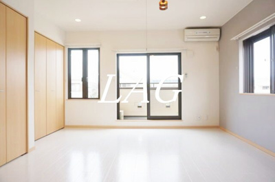 【居間・リビング】 | サニーテラス | 洋室のお部屋です。