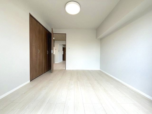 シャルマンコーポ北頭の洋室|リビングから目の届く洋室はお子様の遊び場や客間としても使えます！