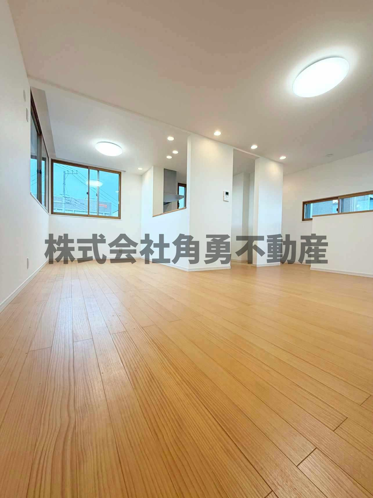 平塚市片岡　中古一戸建ての居間・リビング|ゆったりとした居間です