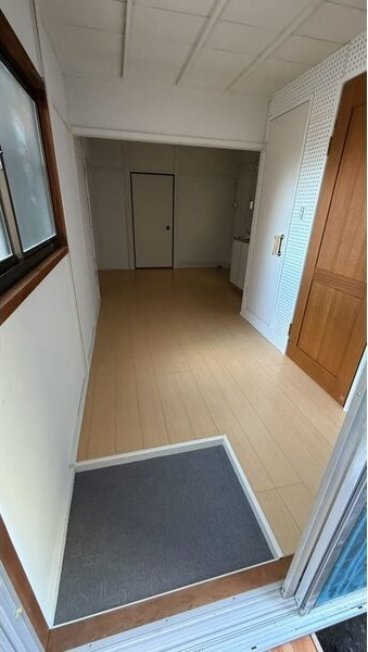 浜田町戸建アパートメントの玄関
