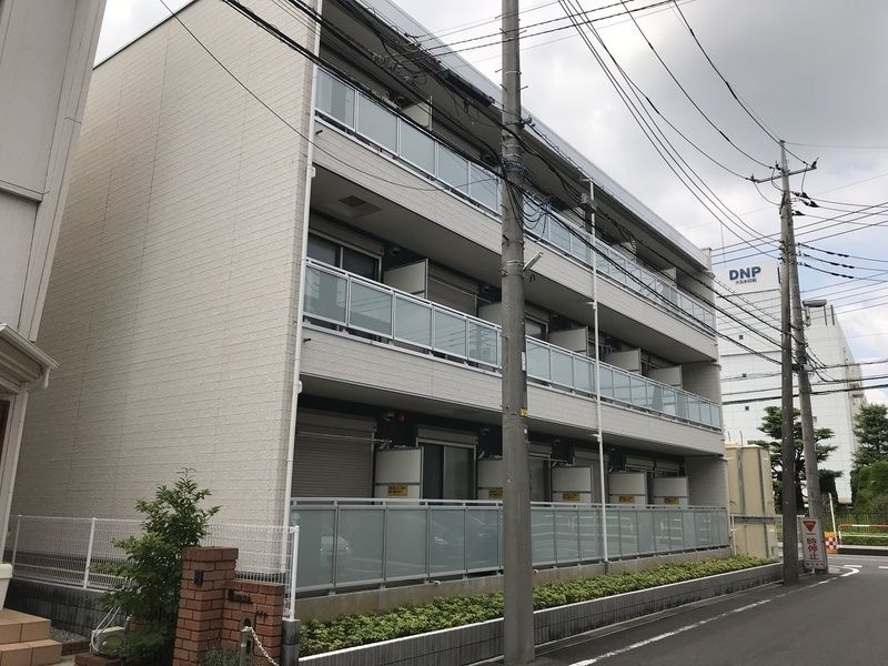 リブリ・エシュレの外観