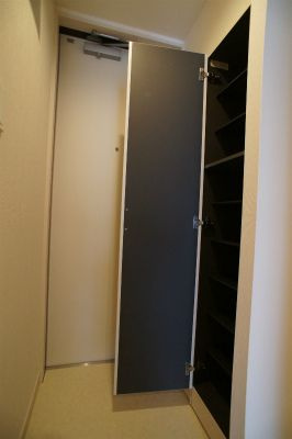 Ebony house 大宮の玄関