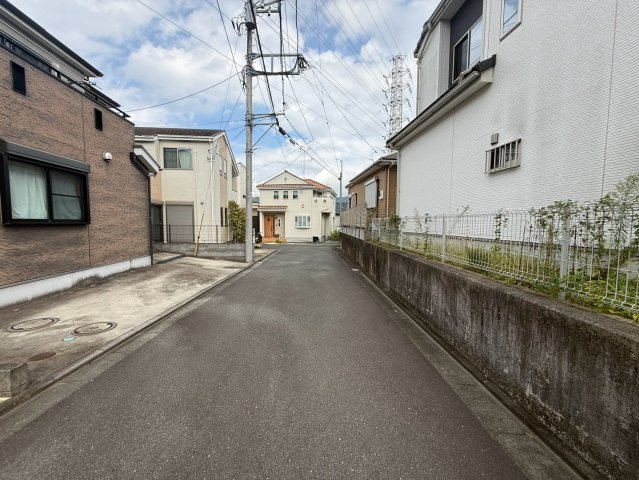 【前面道路含む現地写真】 | 秦野市東田原　WIC2つ！　4SLDK