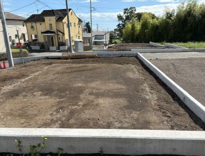 新築戸建 富士市三ツ沢第10 全3棟 2号棟の前面道路含む現地写真|12月完成予定(着工前の様子)