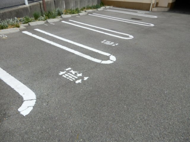 レジデンス神戸の駐車場