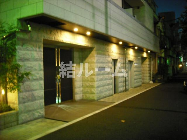 北区豊島２丁目の賃貸マンションのエントランス