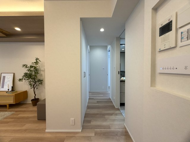 ココはホテルですか！？そう思わせる外観→ロビー→室内と目を奪われる仕様は開いた口が塞がらない。とにかくレベルも高く角部屋特有の恩恵も受けられる『クレストフォルム横浜片倉町』リノベーションの内装|内装もきれいです