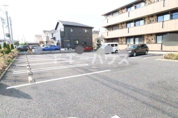 ベルウッド六番館の駐車場