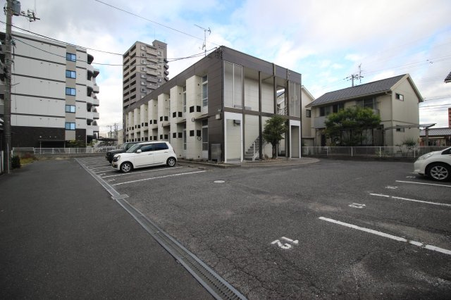 エクレールの駐車場