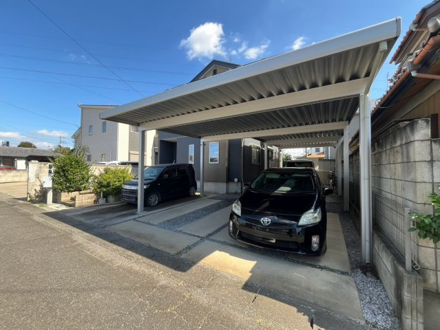 大泉町坂田　中古一戸建ての駐車場