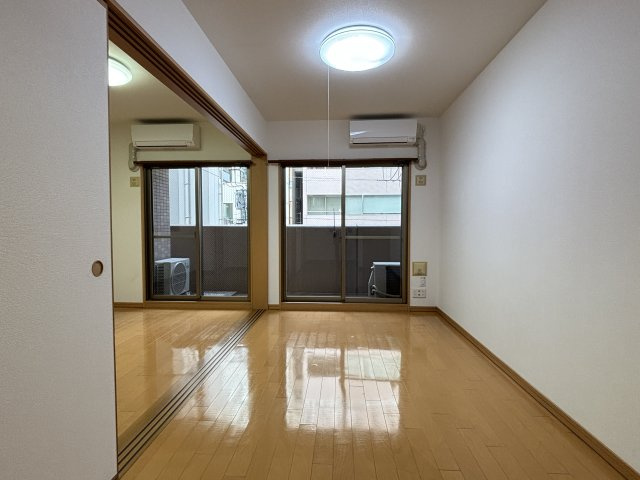 ジェイシティ八丁堀（J’city八丁堀）の居間・リビング