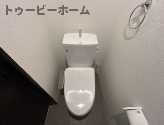 狭山市大字水野のアパートのトイレ|落ち着いた色調のトイレです