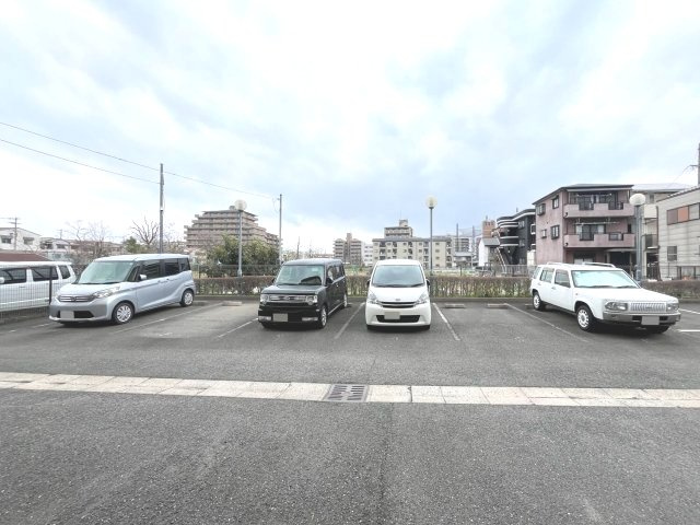 ドムスⅣの駐車場