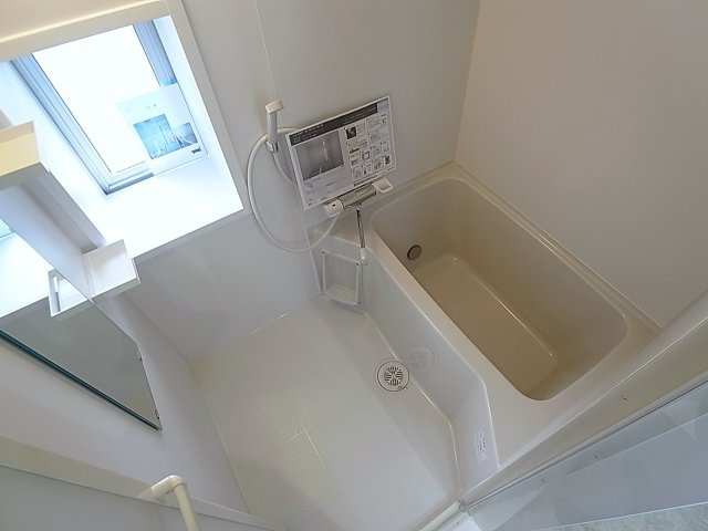 ロイヤルハイツ木戸の浴室|窓付追焚機能付ですので水道代が節約できます