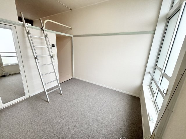 エクレールの洋室