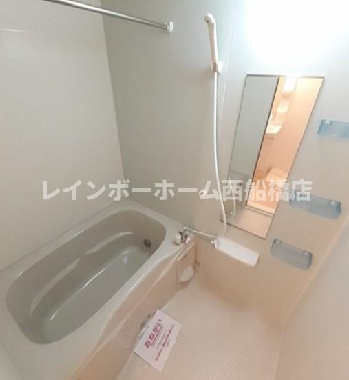 江戸川区中葛西８丁目のアパートの浴室