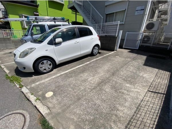 ヴランドール東船橋の駐車場