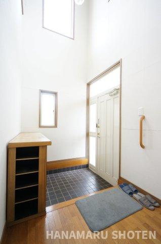 千葉市緑区誉田町中古戸建の玄関