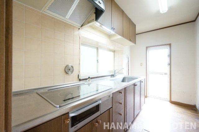 千葉市緑区誉田町中古戸建のキッチン|コンパクトなキッチンで掃除もラクラク