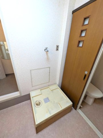 ローレルハイツ宝塚壱号棟の洗面所|洗濯機置場です