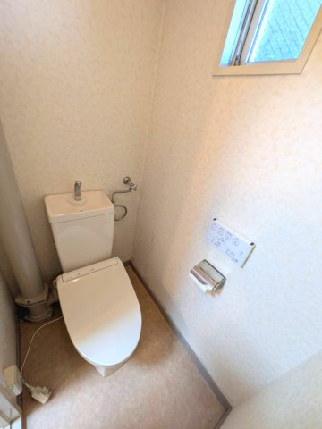 ローレルハイツ宝塚壱号棟のトイレ|ゆったりとした空間のトイレです