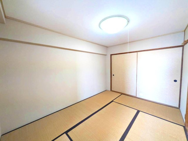 ローレルハイツ宝塚壱号棟の和室|柔らかい畳が心地よい和室
