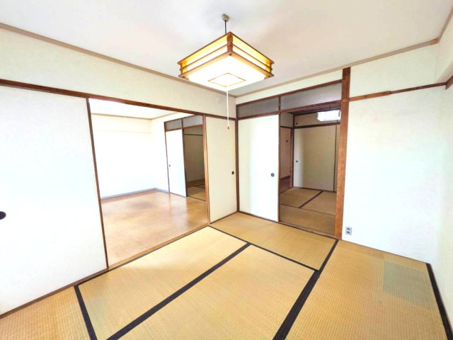 ローレルハイツ宝塚壱号棟の和室|和室がひろがる居住スペース