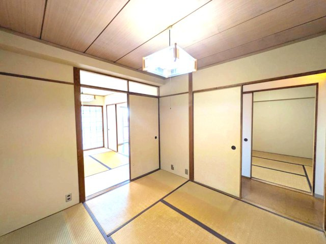 ローレルハイツ宝塚壱号棟の和室|きれいな和室です