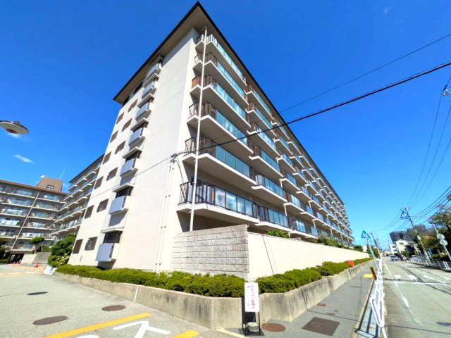 ローレルハイツ宝塚壱号棟の外観