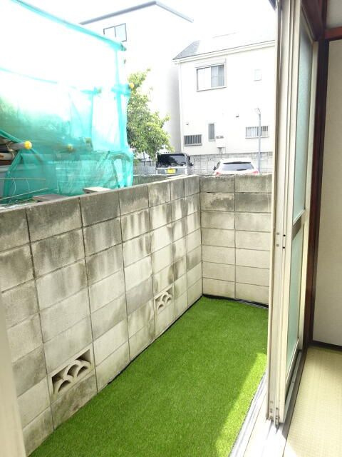 学園町ハウス縁のバルコニー