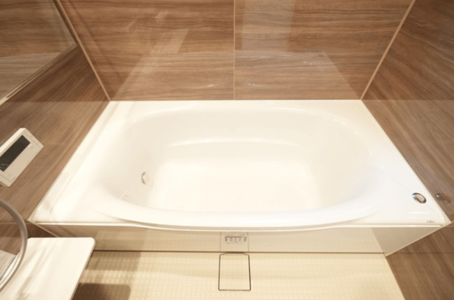 【浴室】 | 【仲介手数料３７０万円が無料！】■千歳船橋駅８分■４ＬＤＫ＋車庫■ＬＤＫ１９帖超 | 諸費用３７０万円ＯＦＦ！！
決算特別キャンペーン！
家計応援サービスの限界に挑戦中！
■千歳船橋駅８分
■商店街を通る道のり
■南道路面
■４ＬＤＫ＋車庫
■床暖房
■ＬＤＫ１９帖超
■内覧可