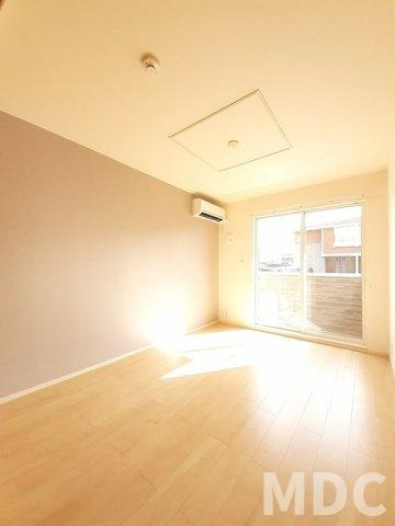 吉野川市鴨島町牛島のアパートの居間・リビング