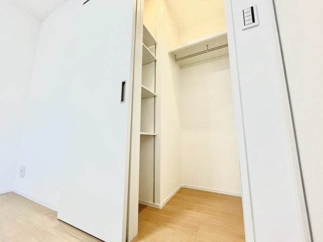 サンハイム大久保の収納|2026.10.04撮影

現地ご見学希望・資料請求などお気軽にお問い合わせ下さい！
03-5990-5201